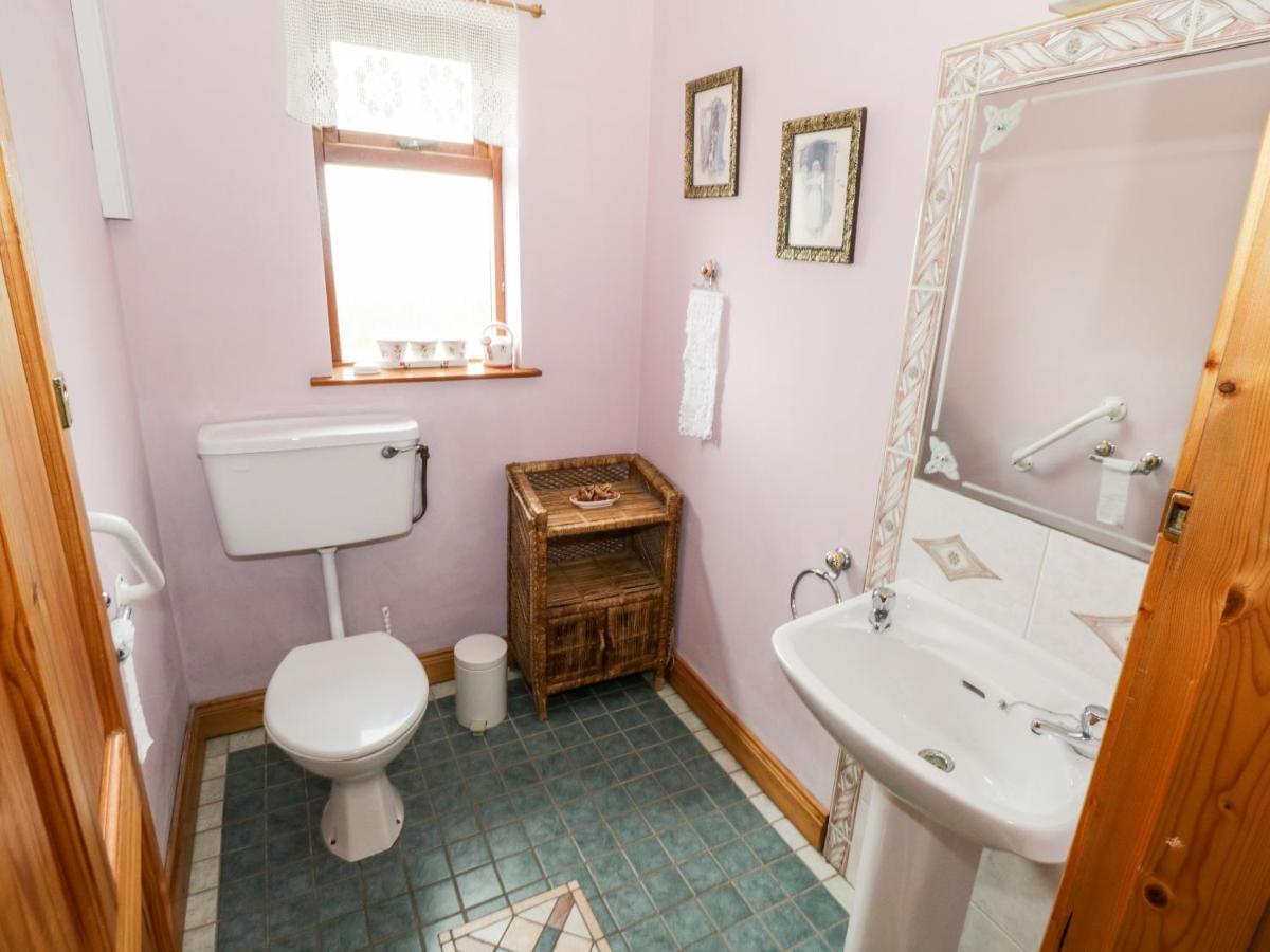 An Maide Ban Villa Cootehill ภายนอก รูปภาพ