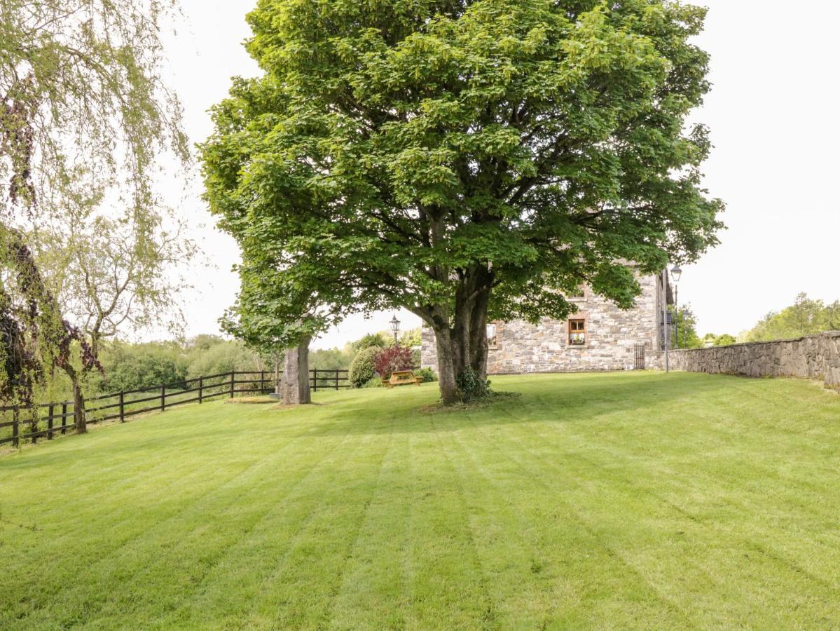 An Maide Ban Villa Cootehill ภายนอก รูปภาพ