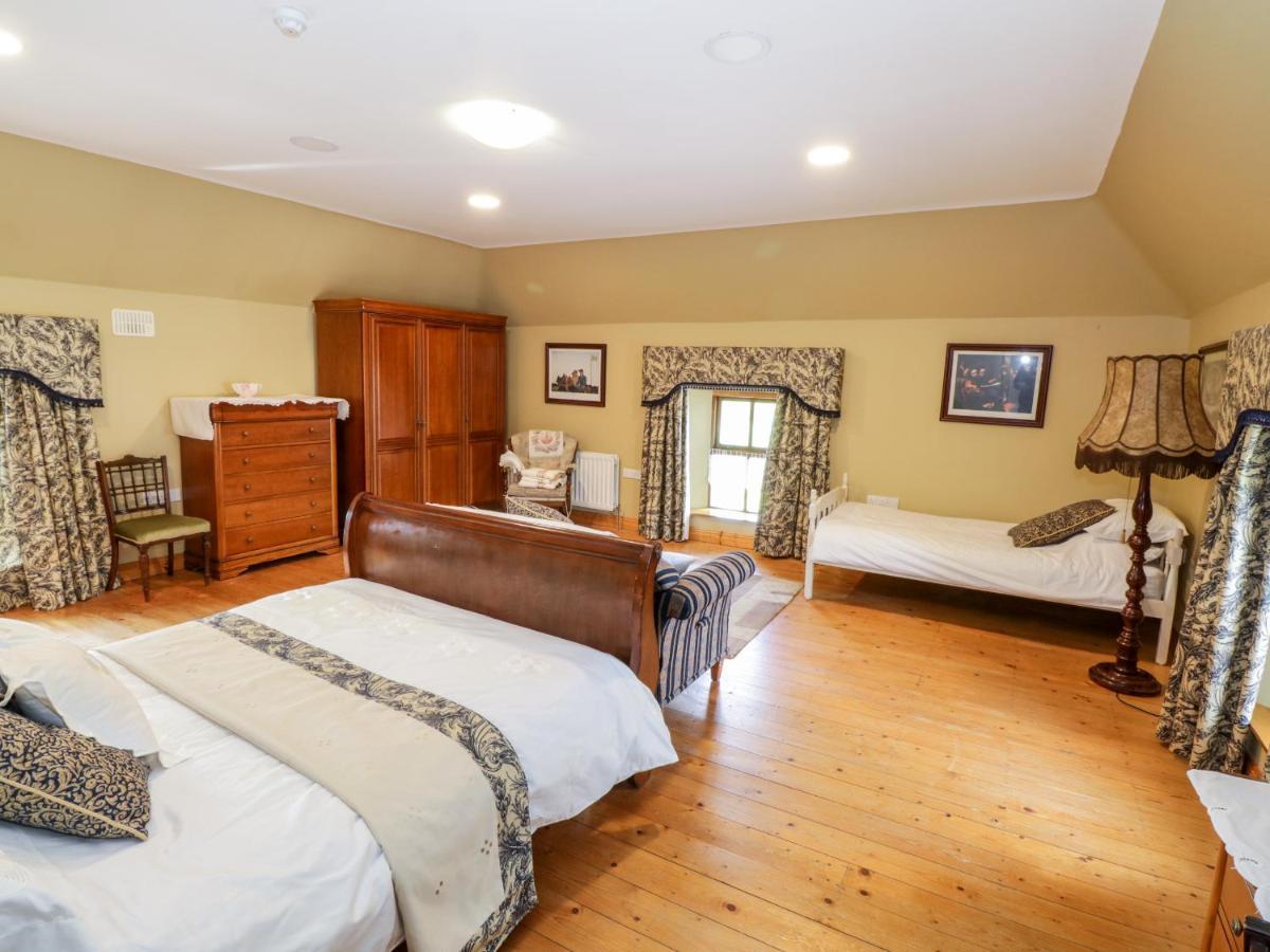 An Maide Ban Villa Cootehill ภายนอก รูปภาพ